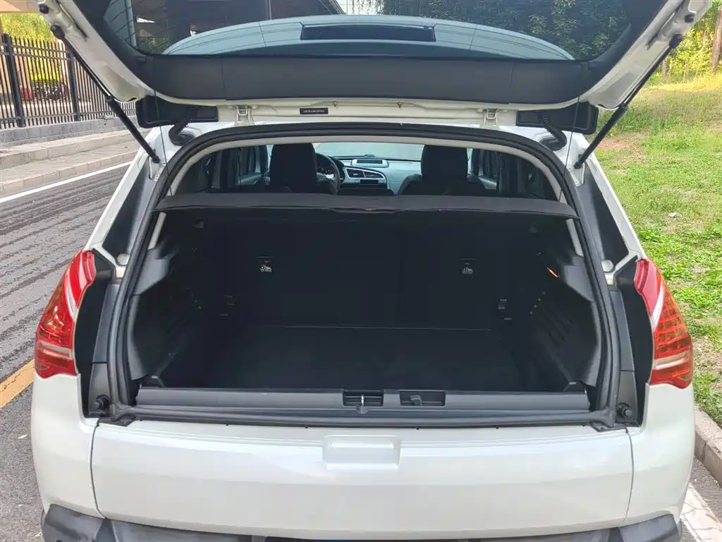 Peugeot 3008 2015 1.6THP Automatic Classic Edition фото 6