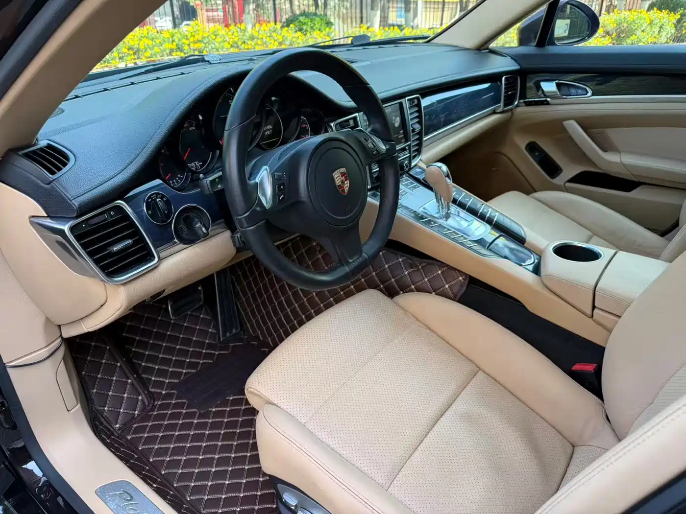 Porsche Panamera 2013 Panamera 4 Platinum Edition 3.6L фото 27
