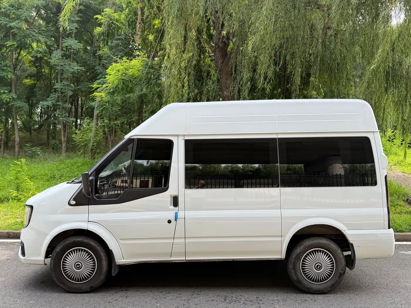 Jiangling JMC Fushun 2025 2025 Model 2.0T 8AT Diesel Short Wheelbase Medium Roof Commercial MPV 5/6 Seats
