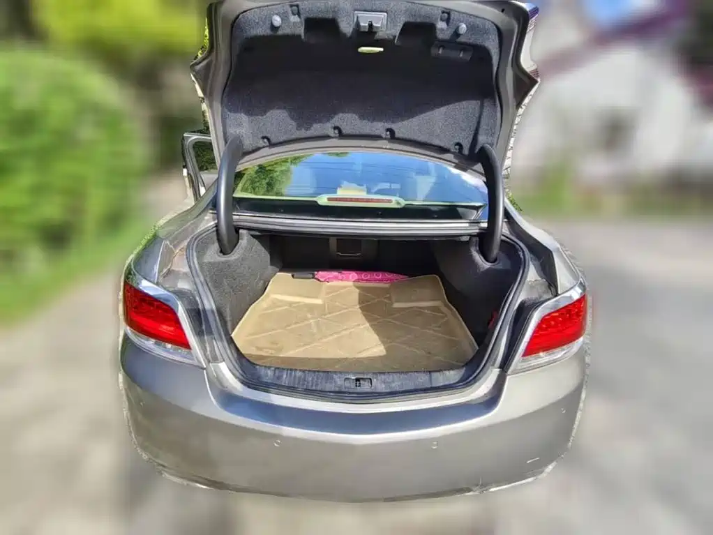 Photo 4 - Buick LaCrosse
