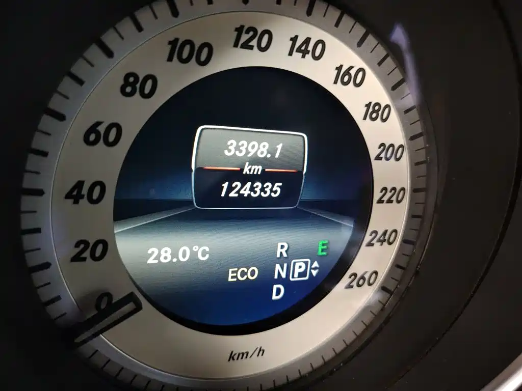 صورة 8 - Mercedes-Benz E-Class