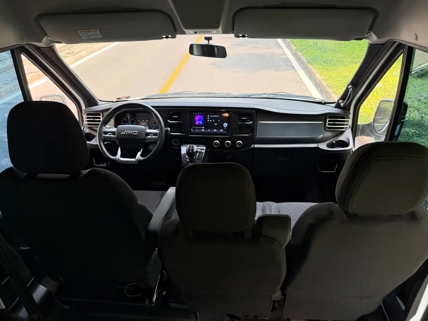 Jiangling JMC Fushun 2025 2025 Model 2.0T 8AT Diesel Short Wheelbase Medium Roof Commercial MPV 5/6 Seats