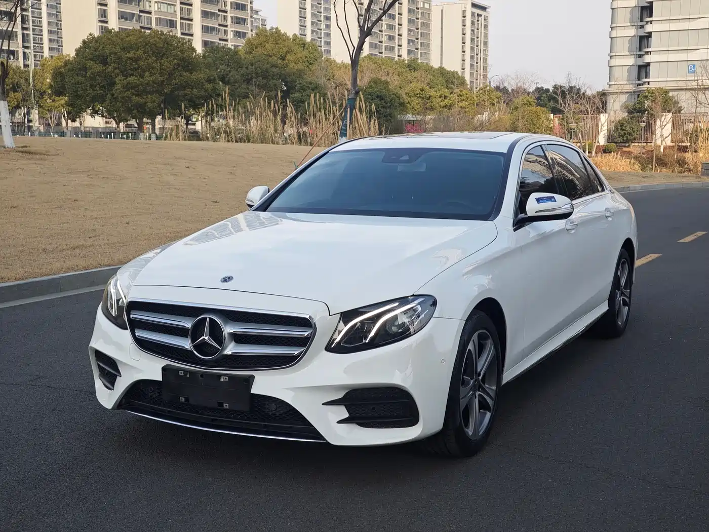 Mercedes-Benz E-Class 2016 E 200 L Sport Type фото 3