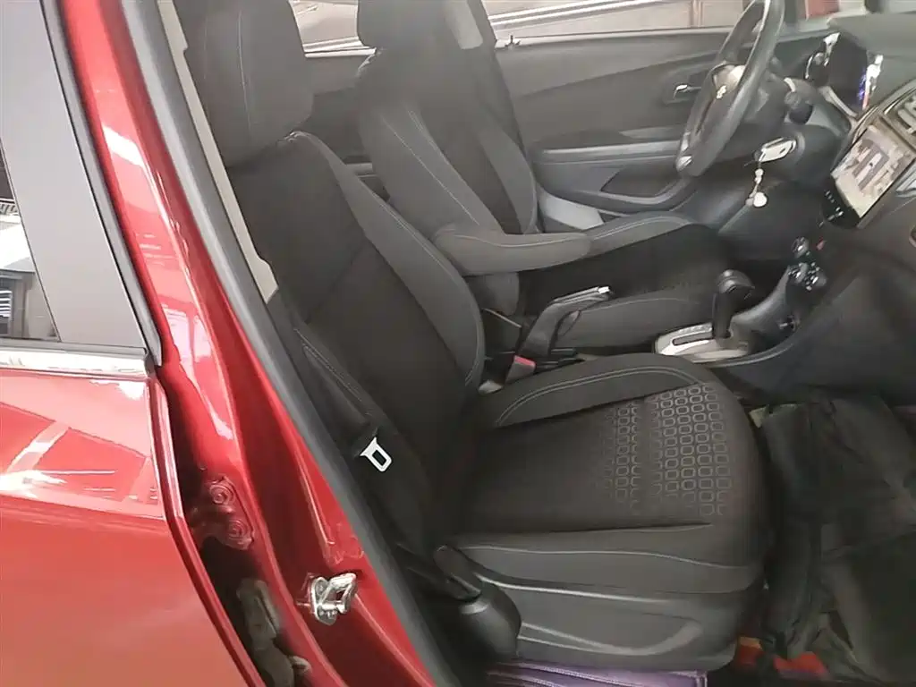 Chevrolet Trax 2016 1.4T Automatic 2WD Comfort Sunroof Edition фото 25