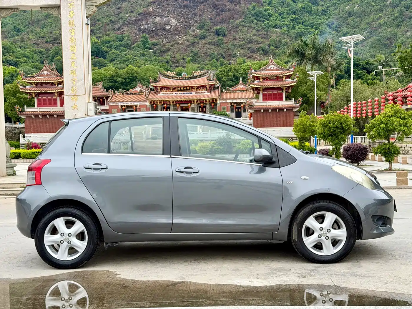 Toyota Yaris 2011 1.6E Auto Charm Edition фото 4