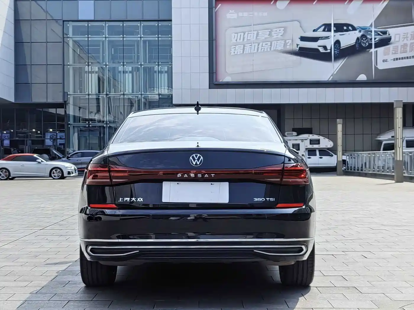 Фото 14 - Volkswagen Passat