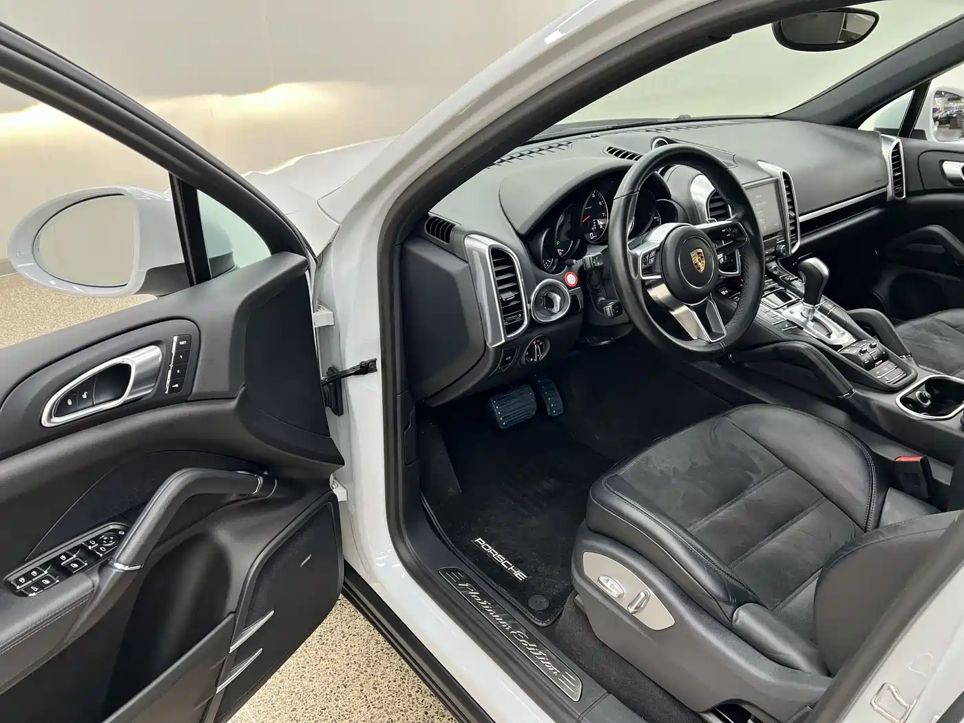 Porsche Cayenne 2016 Cayenne Platinum Edition 3.0T фото 8