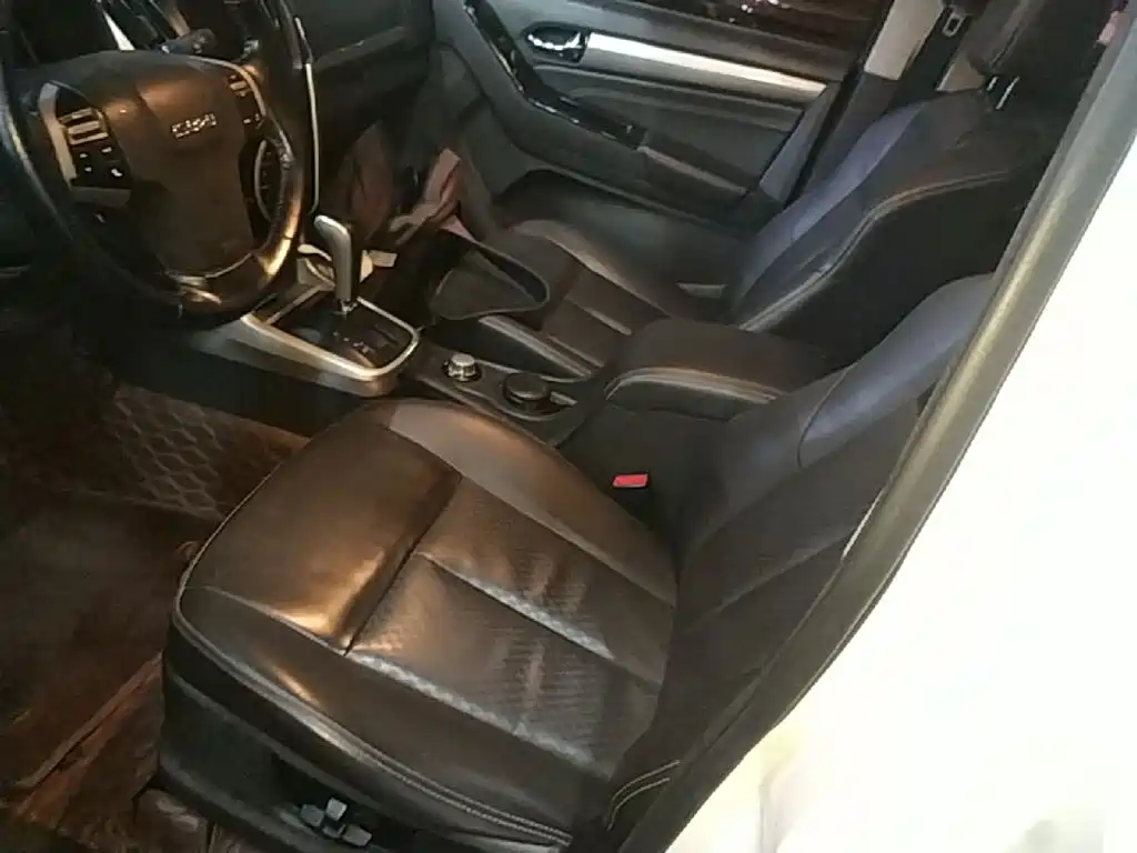 Isuzu D-MAX 2018 2018 3.0T 4WD Automatic Ultra Luxury 4JJ1-TC HI