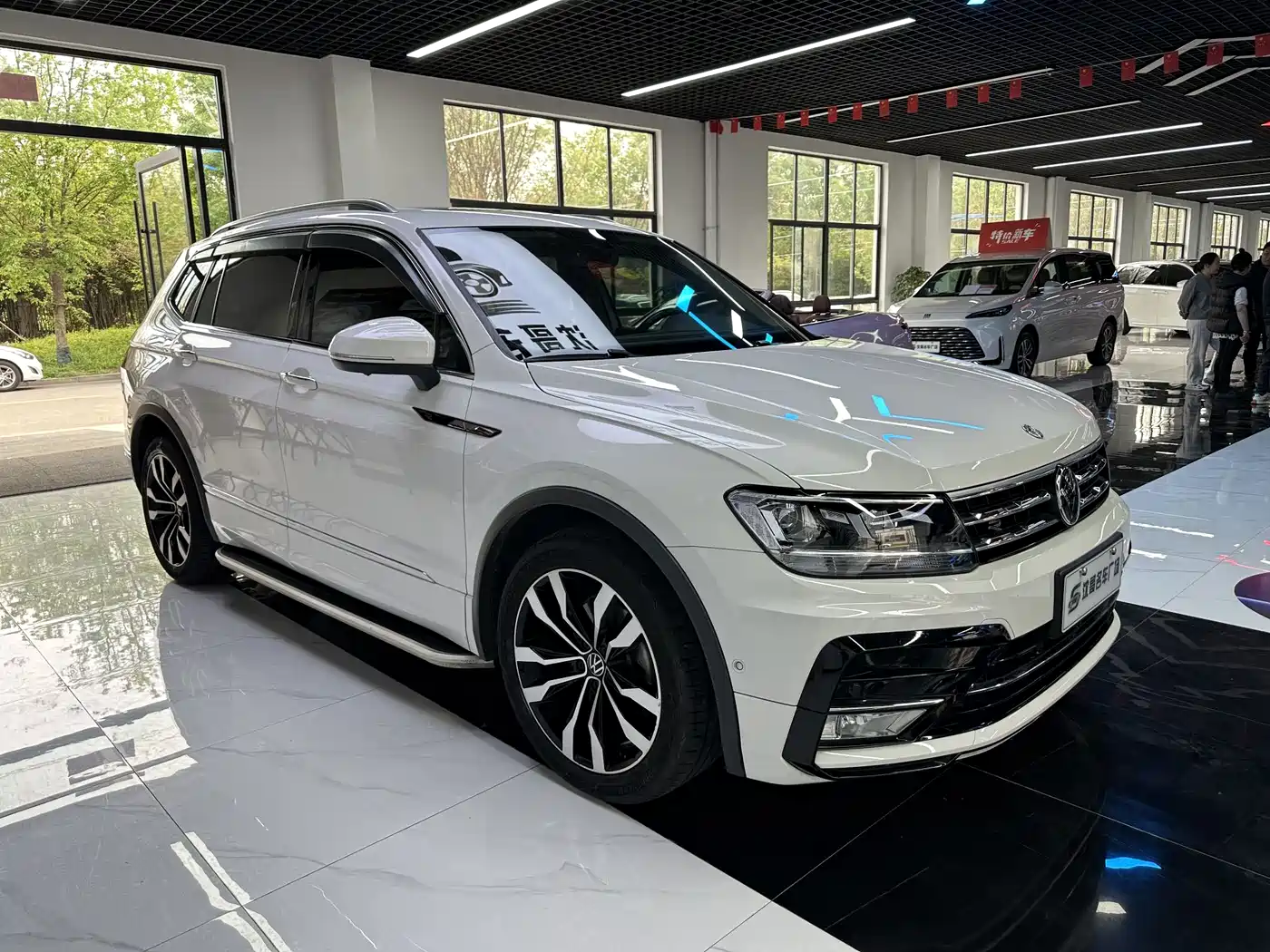 Volkswagen Tiguan L 2021 330TSI Automatic 2WD R-Line Premium фото 3