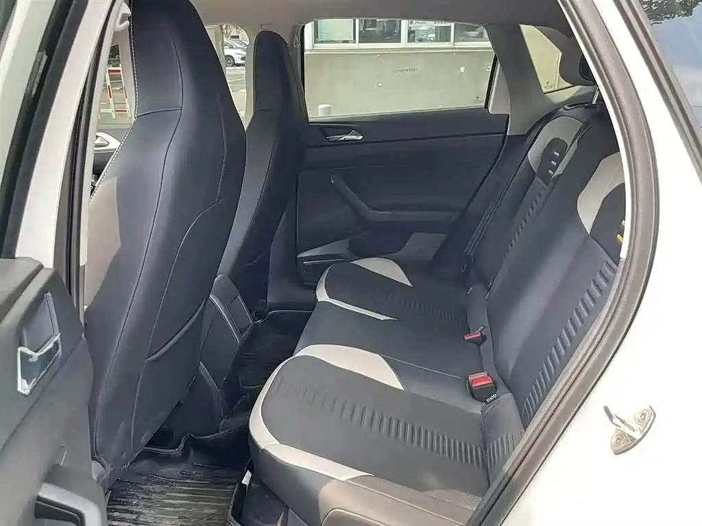 Volkswagen Polo 2019 Plus 1.5L Automatic Colorful Tech Edition фото 4