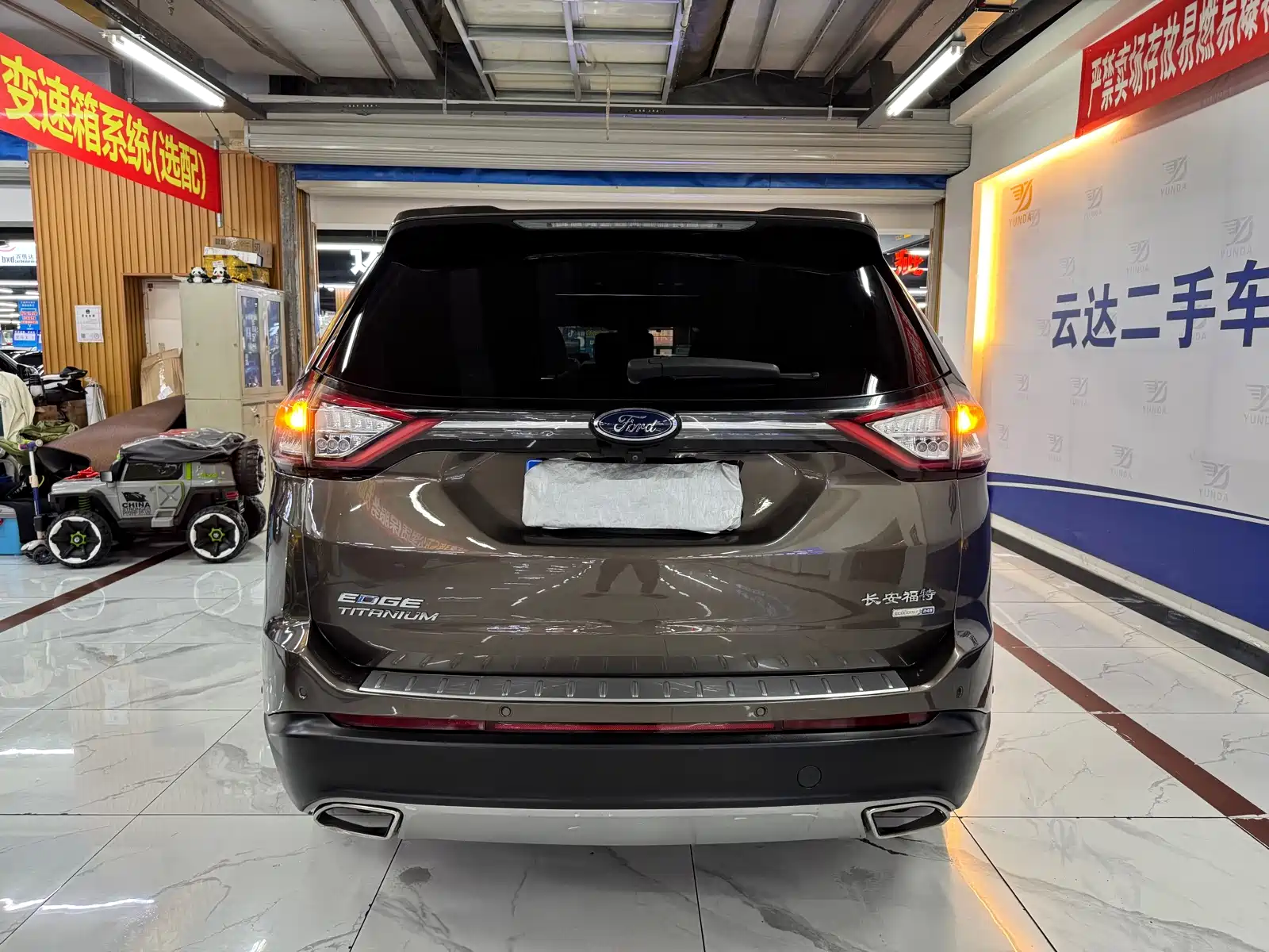 Фото 10 - Ford Edge