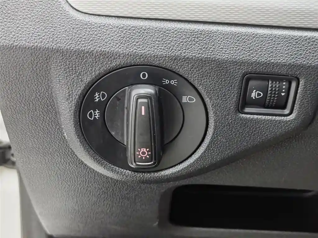 Volkswagen Lavida Tour 2017 180TSI DSG Comfort Edition фото 21