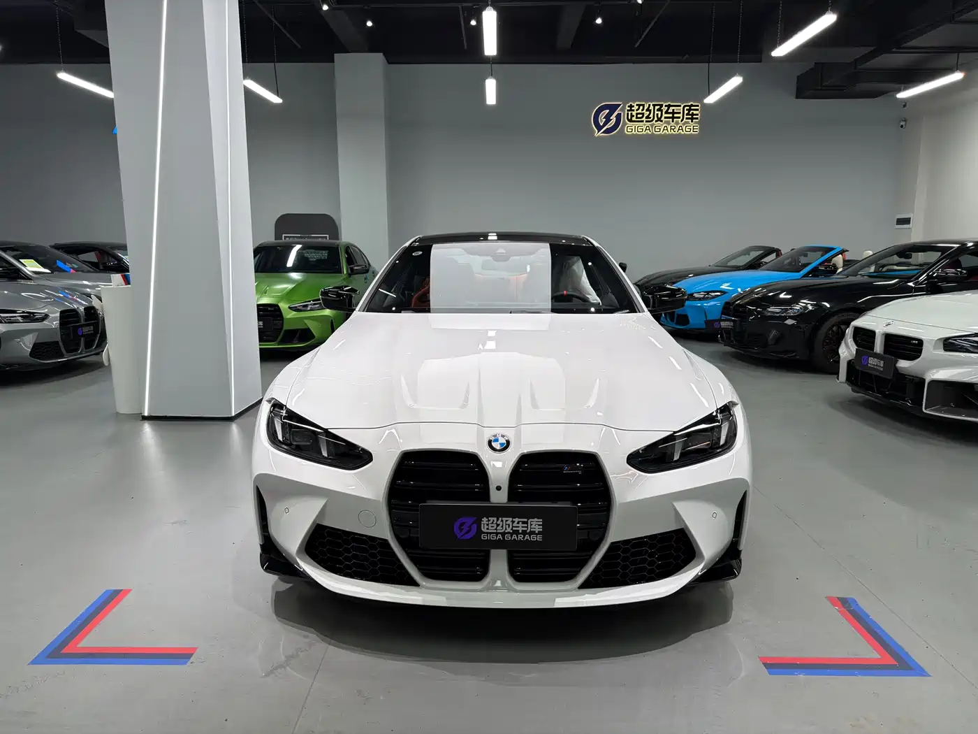 BMW M4 2024 BMW M4 Coupe M xDrive Competition фото 2