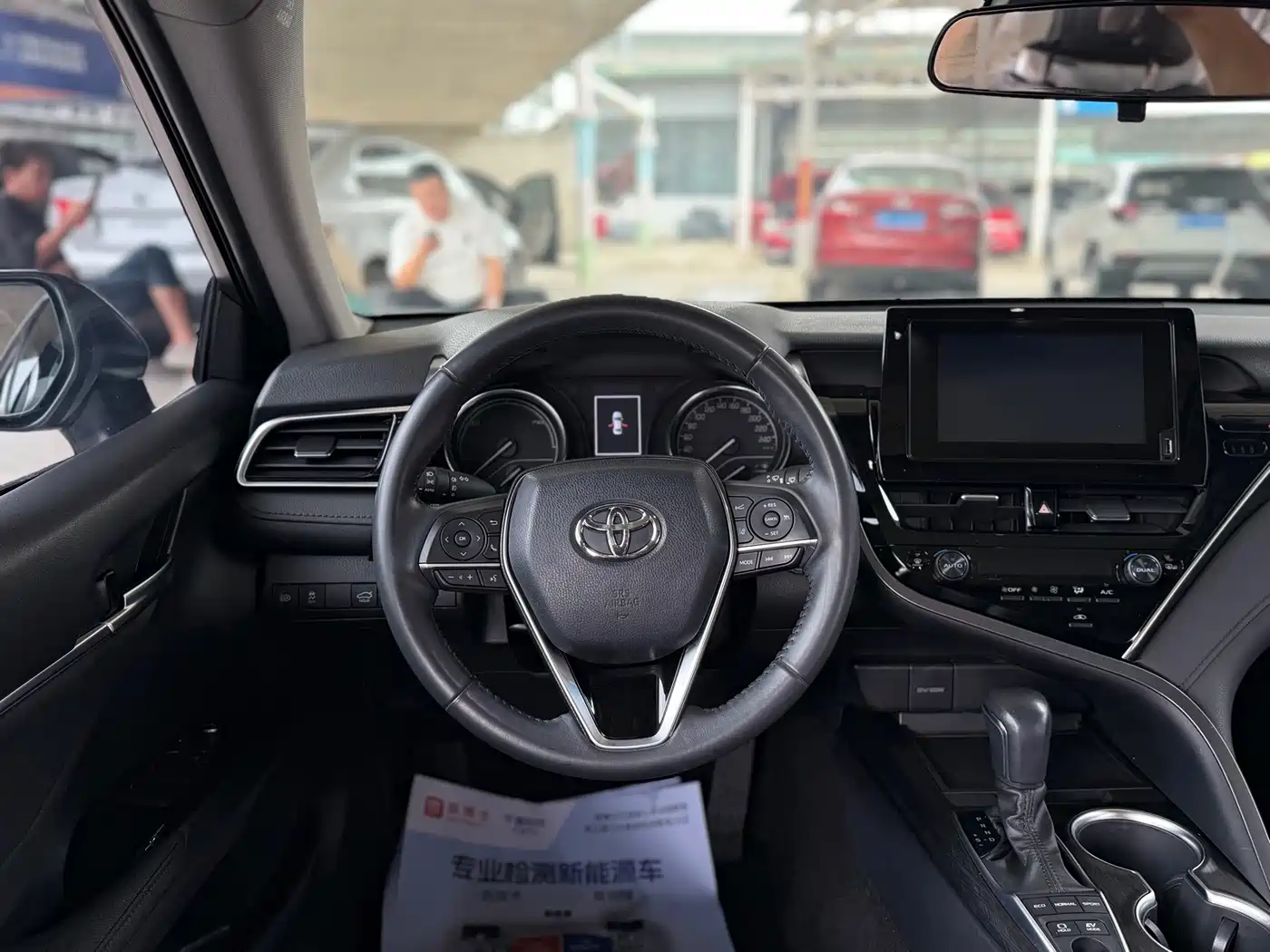Фото 8 - Toyota Camry