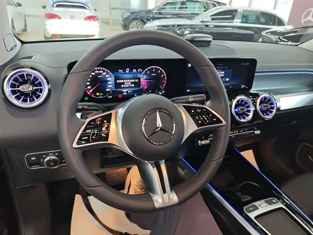 MERCEDES-BENZ GLB