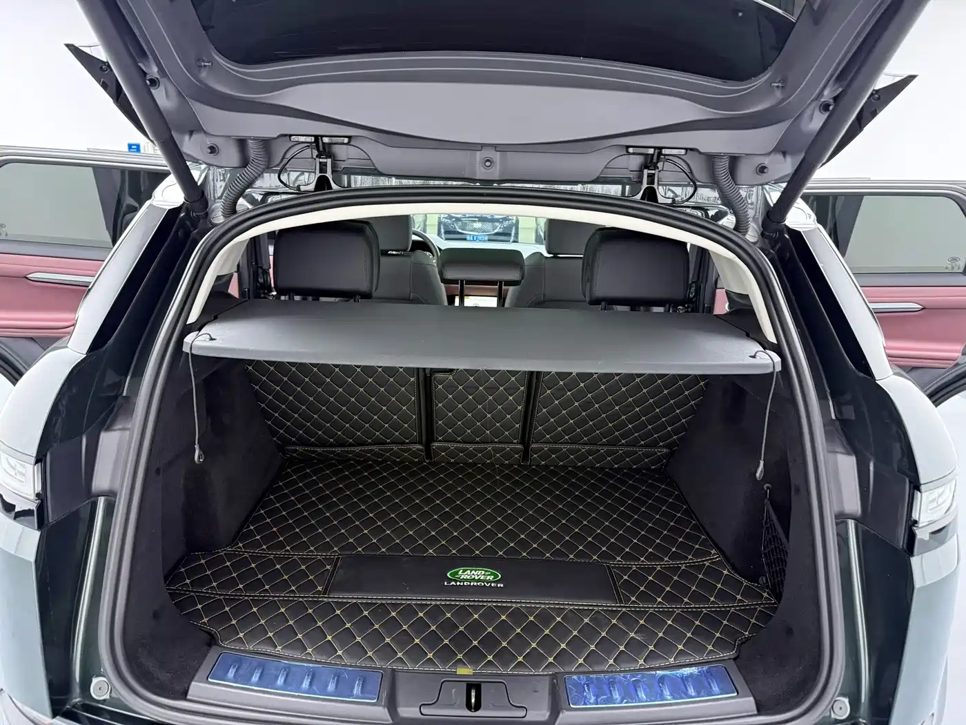 Land Rover Range Rover Evoque 2023 Range Rover Evoque L 249PS Luxury Edition фото 6