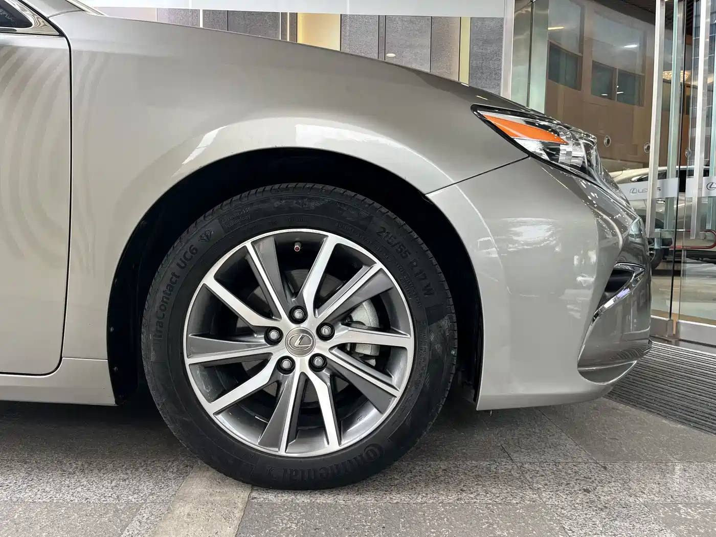 Lexus ES 2015 300h Comfort Edition фото 7