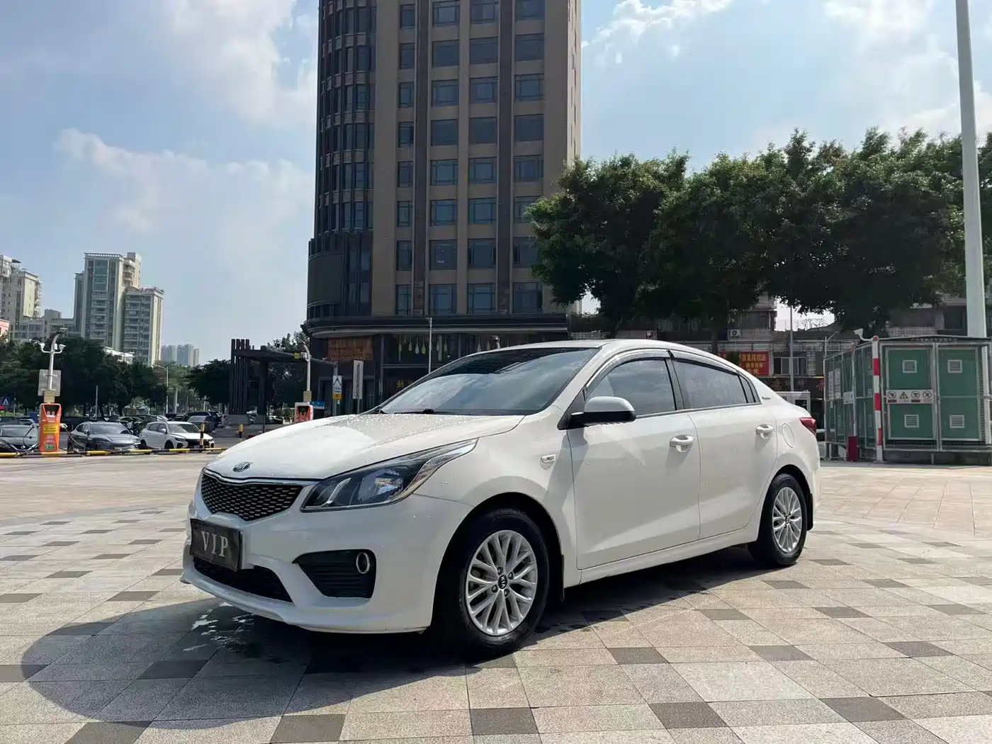 Kia K2 2018 2017 Sedan 1.4L AT 15th Anniversary Special Edition GLS