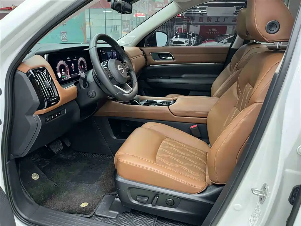 NISSAN EXPLORING THE LAND