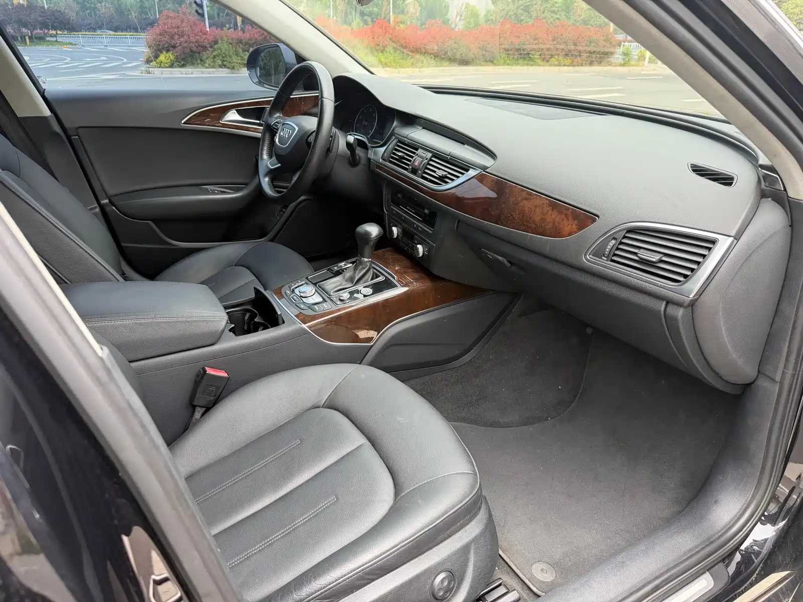 Фото 23 - Audi A6L