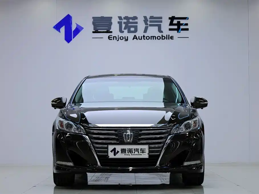 Toyota Crown 2017 2.0T Sport Edition фото 2