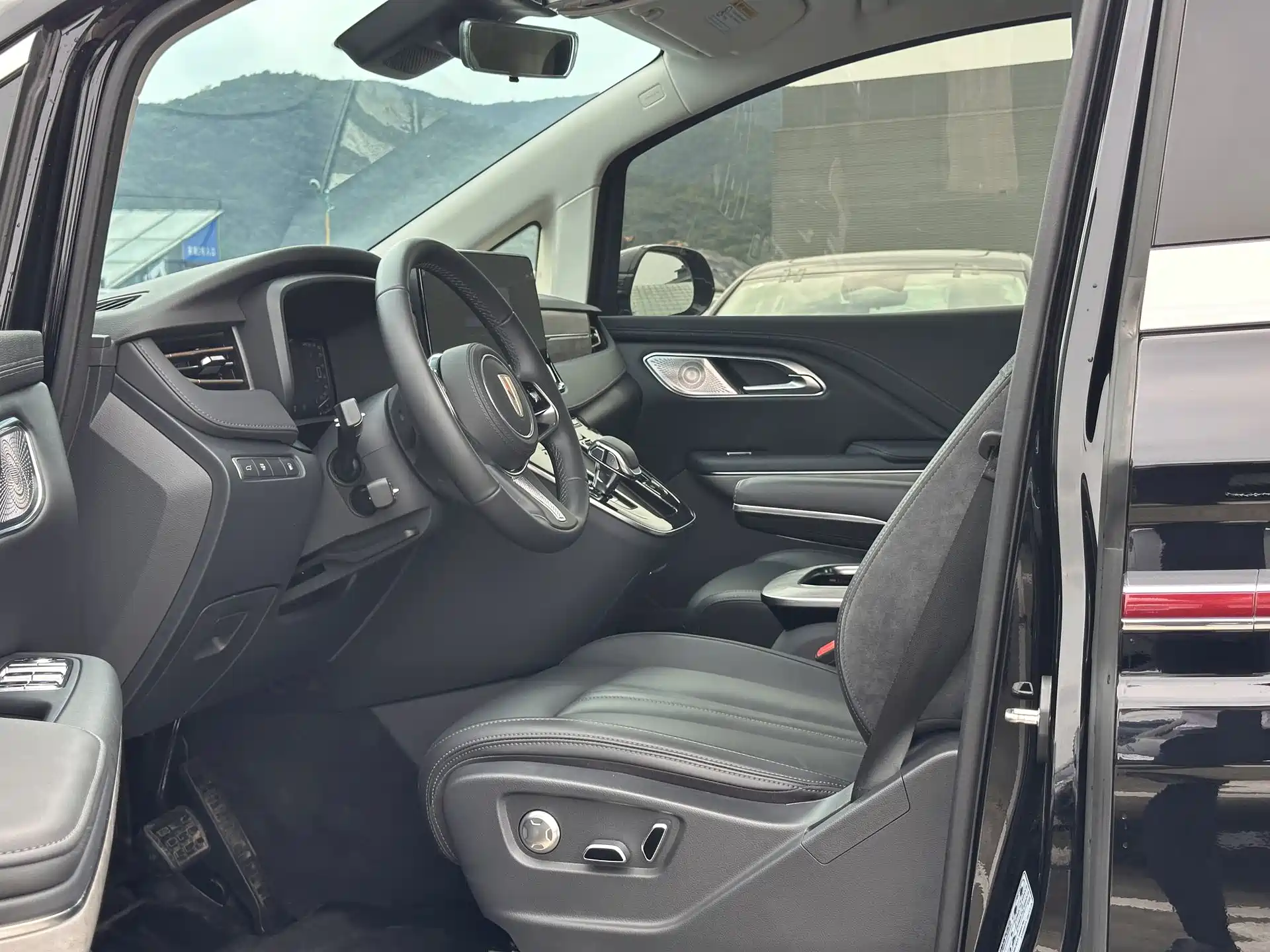 Фото 8 - Hongqi HQ9 PHEV