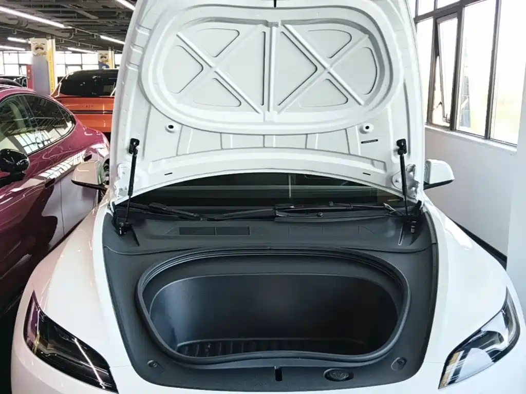 Tesla Model 3 2026 2025 Model Year Facelift Rear-Wheel Drive