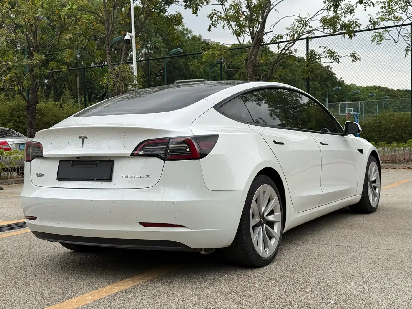 TESLA MODEL 3