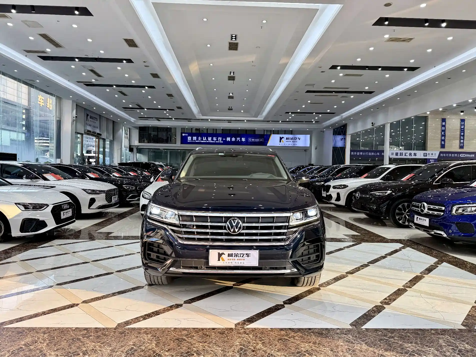 Фото 3 - Volkswagen Touareg