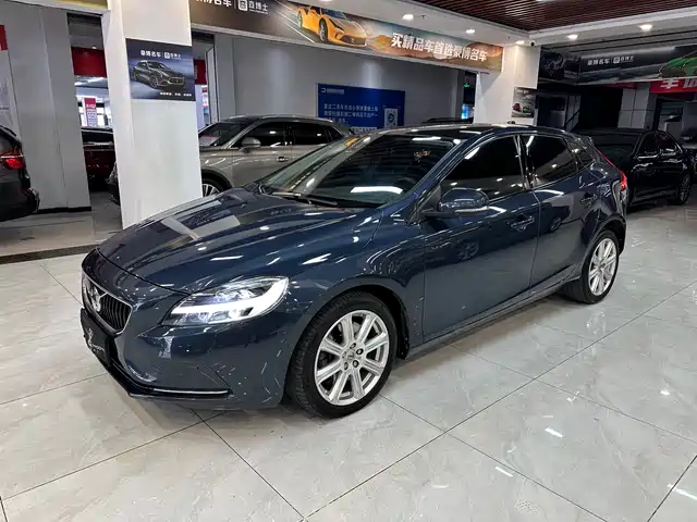 volvo v40