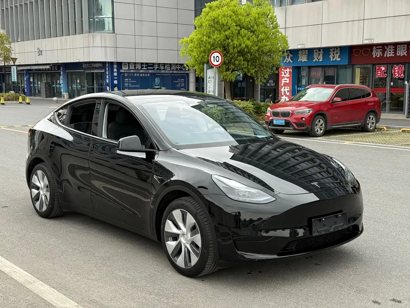 TESLA MODEL Y