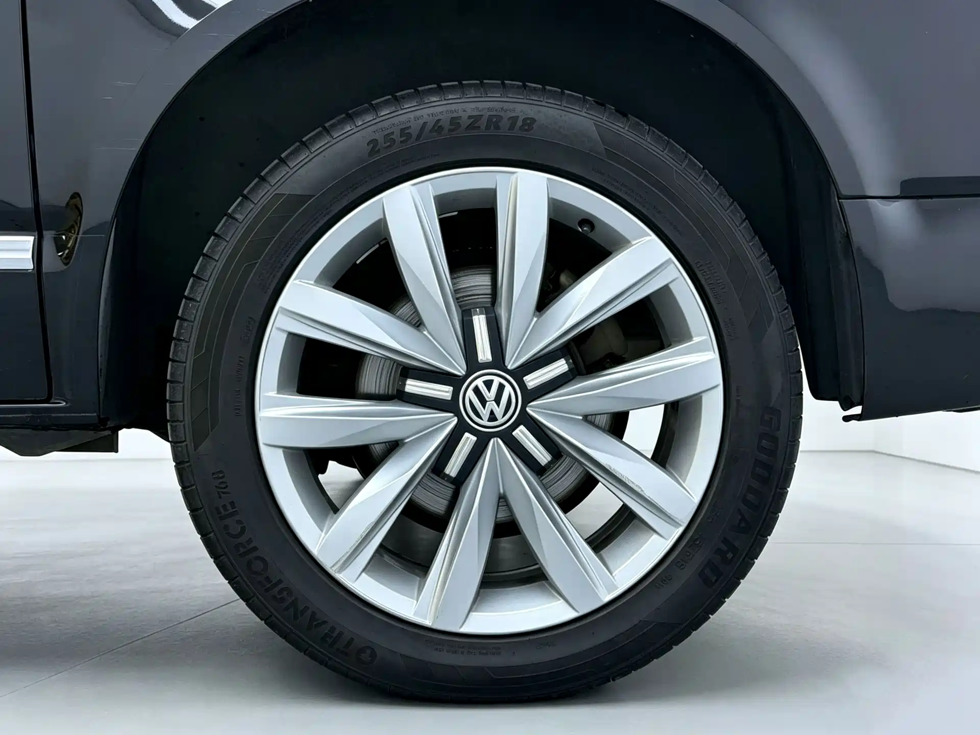 Фото 19 - Volkswagen Multivan