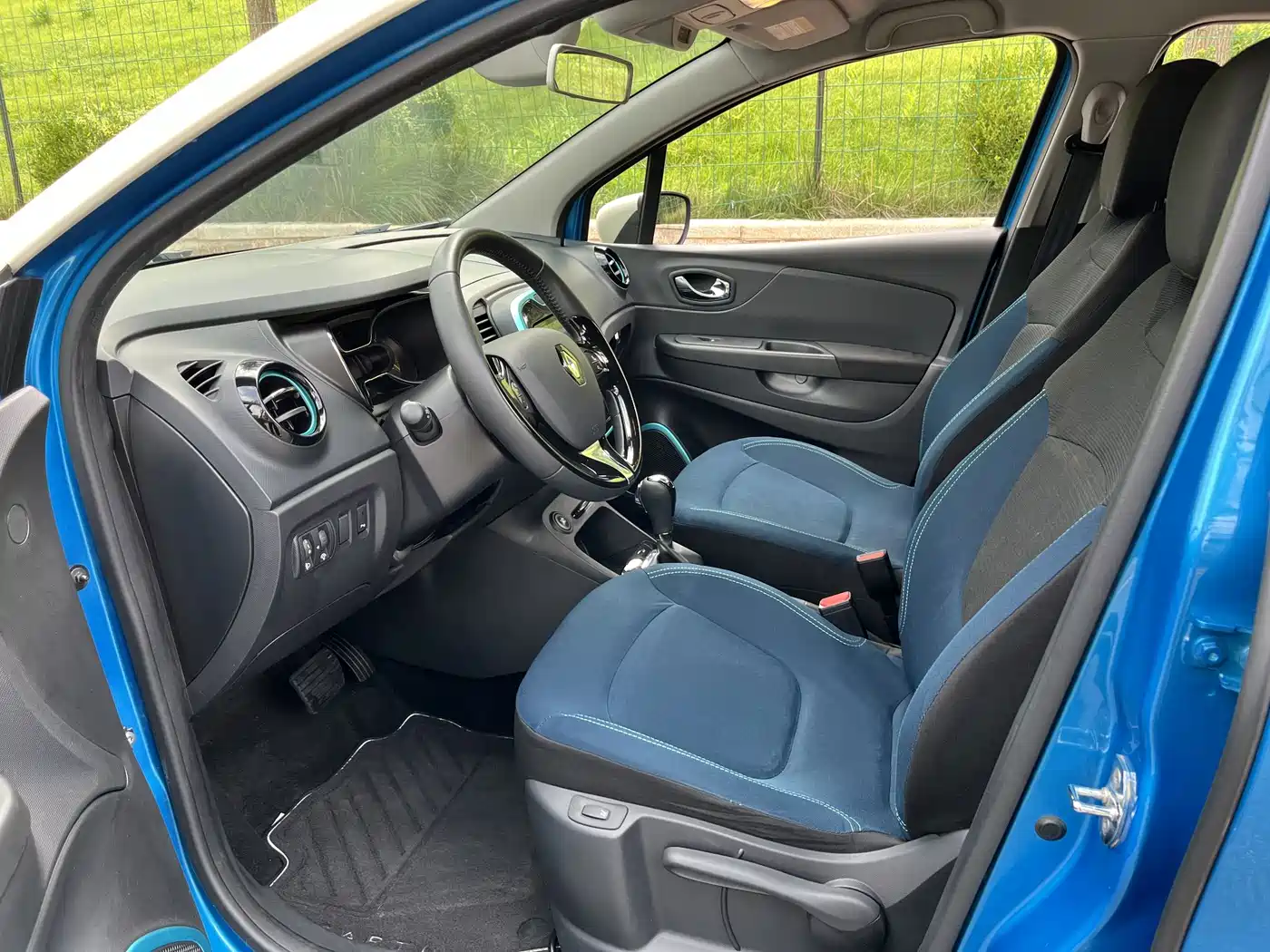 Renault Captur 2015 2015 1.2T Automatic Comfort Limited Edition