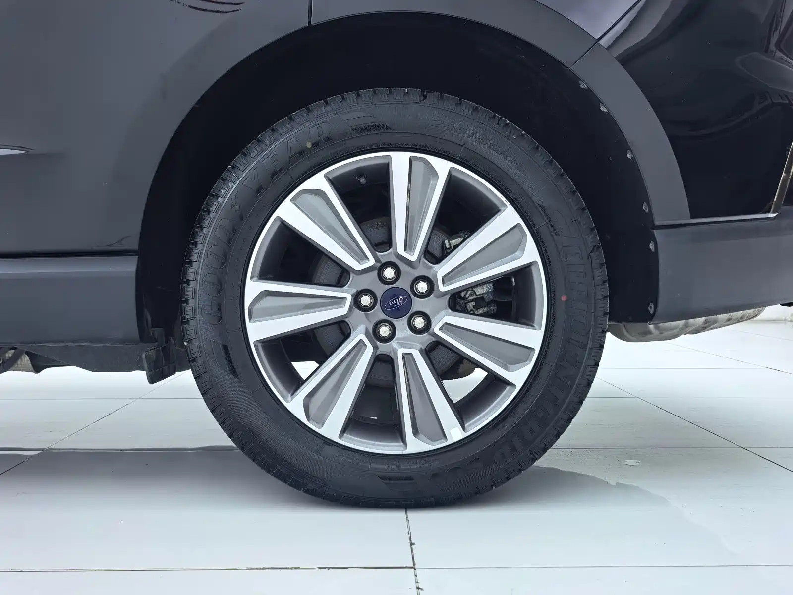 Фото 23 - Ford Edge