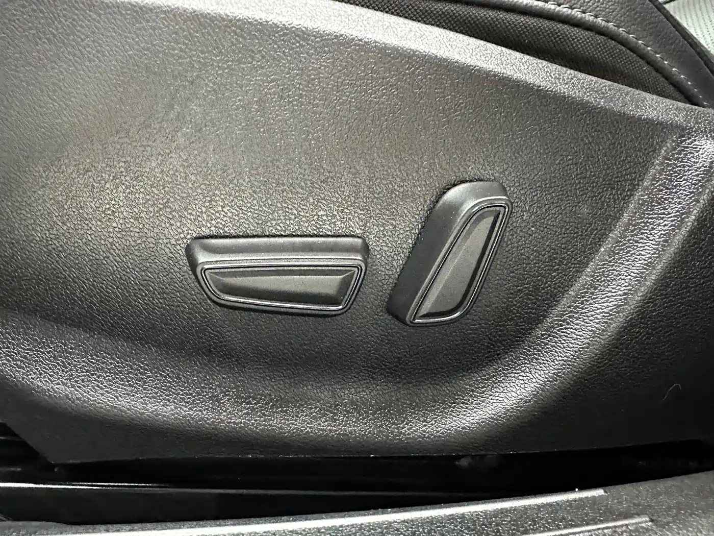 Hyundai Elantra 2021 1.5L CVT LUX Premium Edition фото 12
