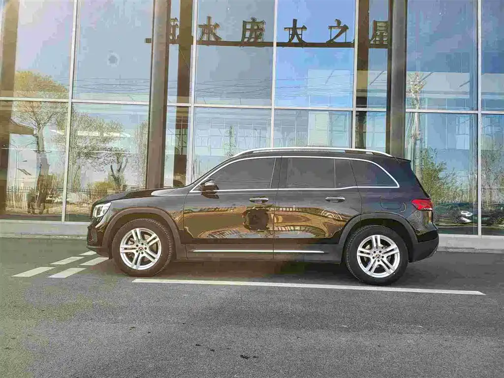 MERCEDES-BENZ GLB
