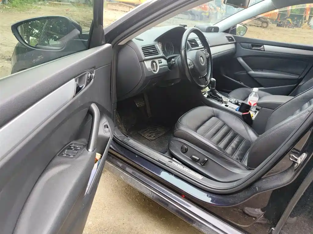 Volkswagen Passat 2014 1.8TSI DSG Executive Edition фото 14