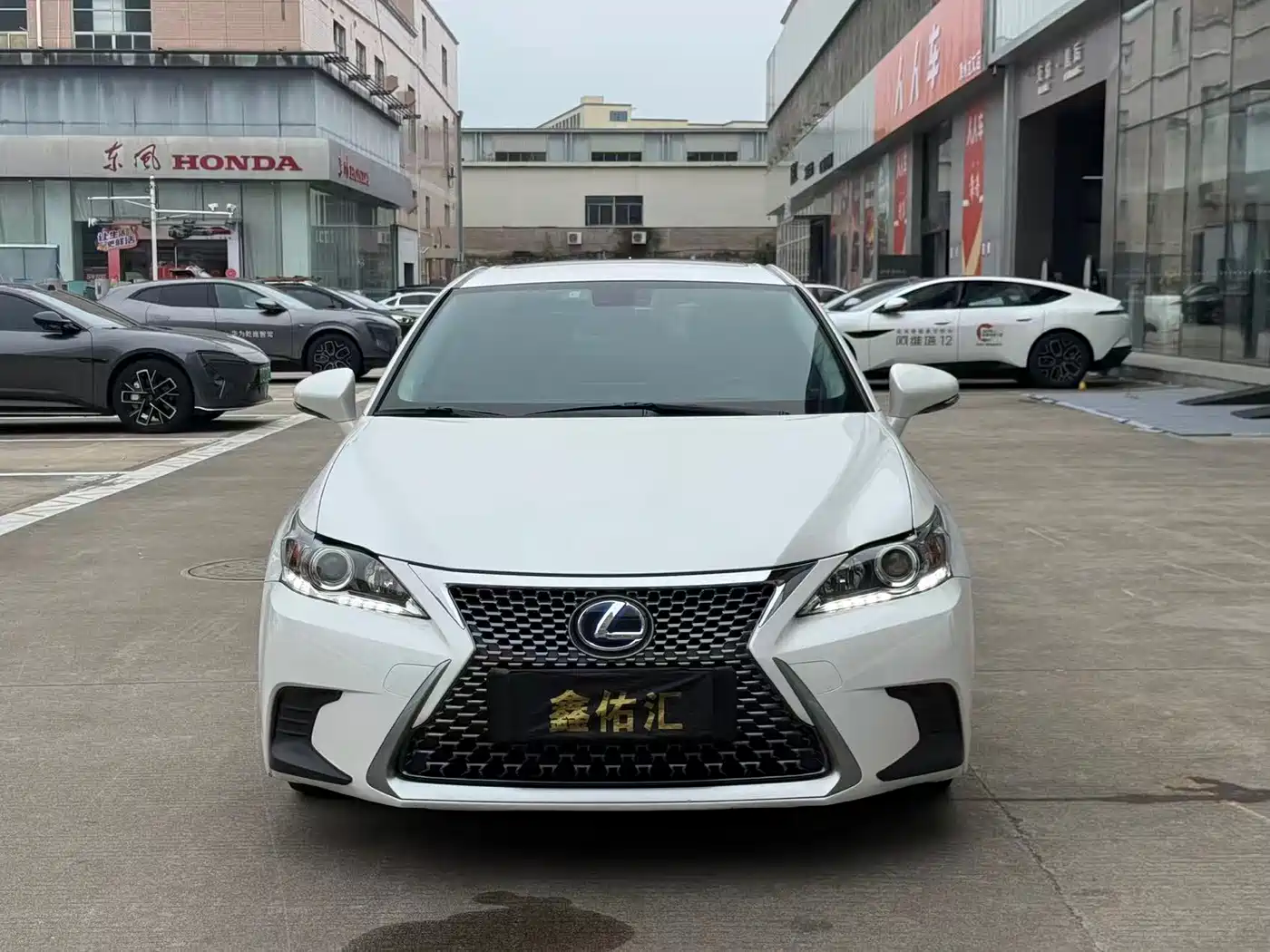 Lexus CT 2019 2017 CT200h Comfort Two-Tone China V