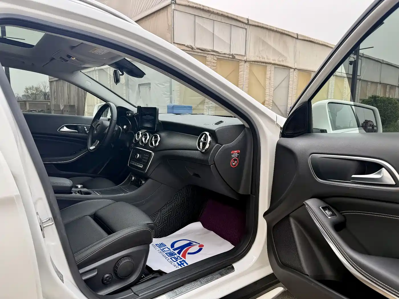 Mercedes-Benz GLA 2018 GLA 200 Dynamic фото 8