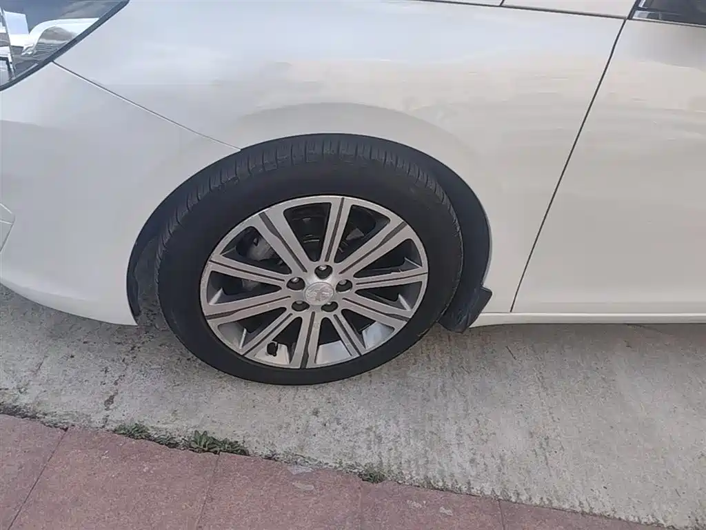 Peugeot 408 2014 1.8L Automatic Luxury Edition фото 23