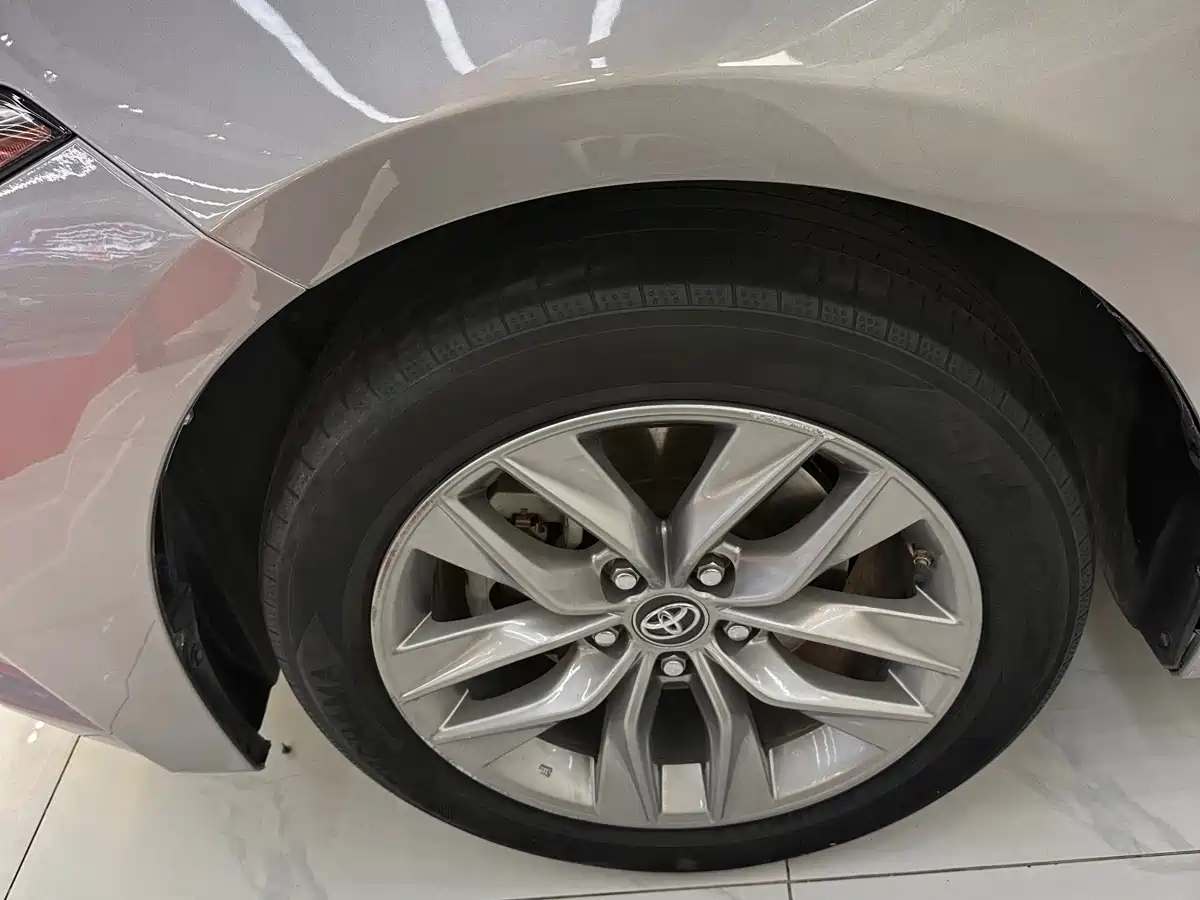 Toyota Avalon 2019 Hybrid 2.5L Luxury Edition China V фото 3