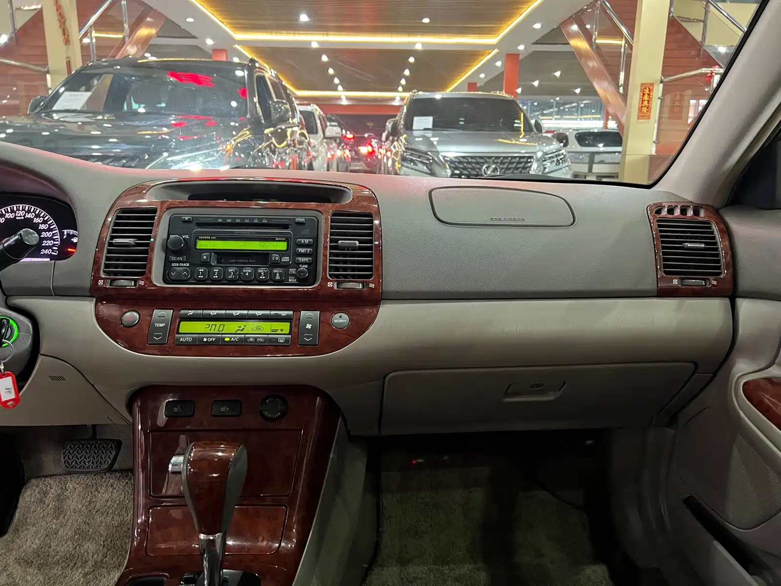 Фото 10 - Toyota Camry (Overseas)