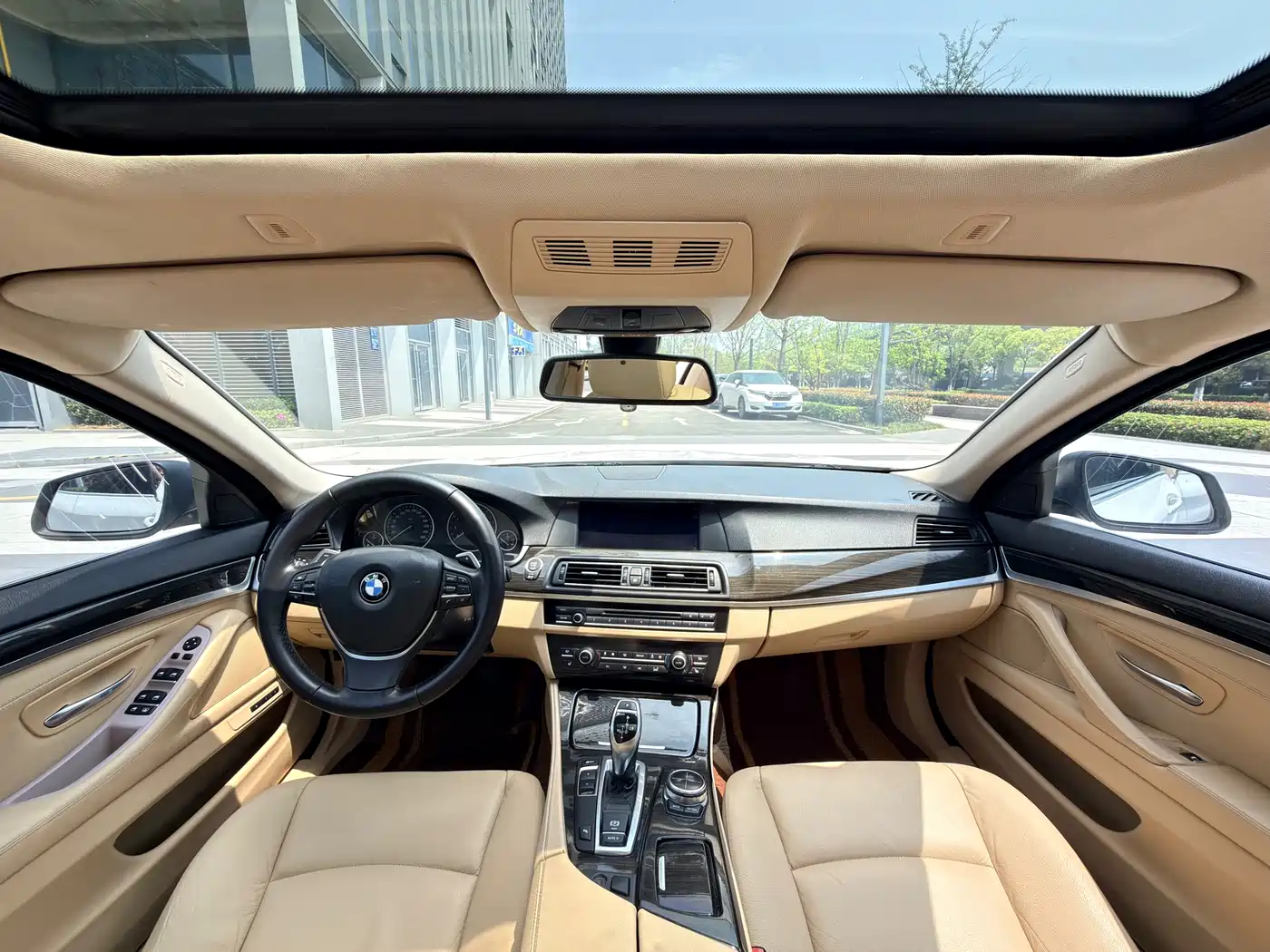 BMW 5 Series 2013 535Li Leadership фото 6