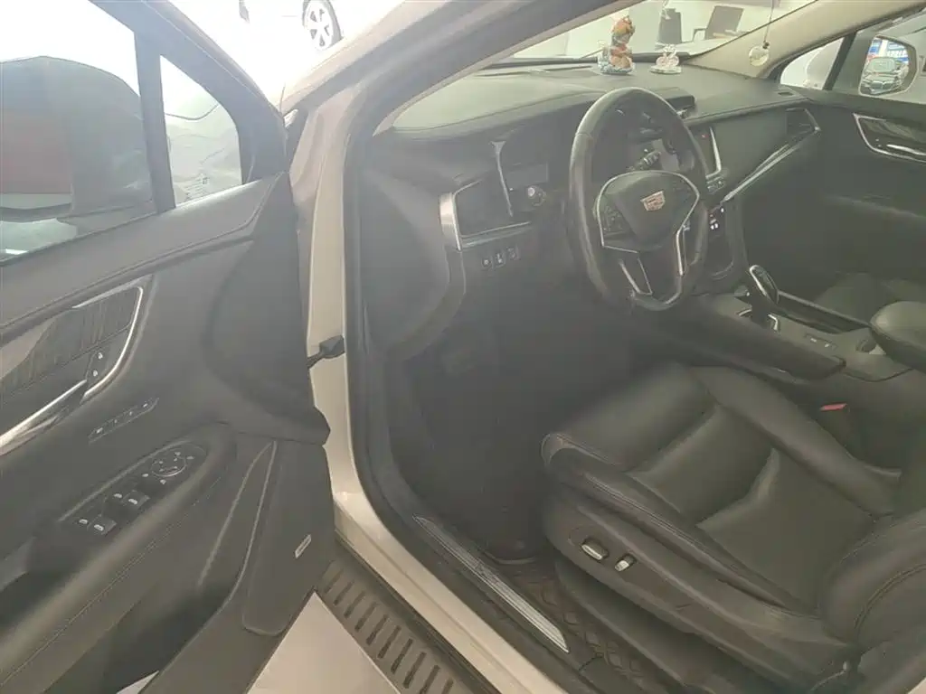 Cadillac XT5 2017 2016 25T Luxury Model