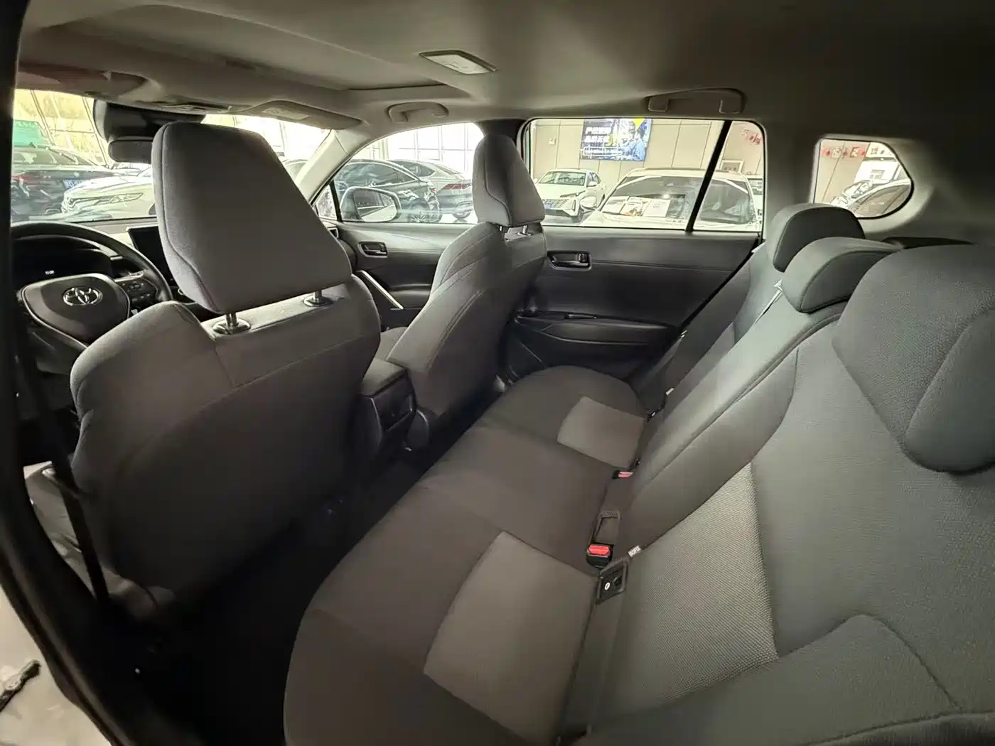 Toyota Frontlander 2023 2.0L CVT Leading Edition фото 8