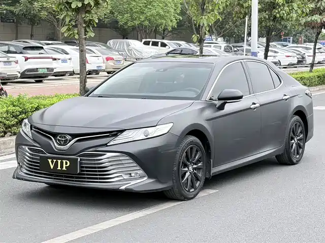 TOYOTA CAMRY