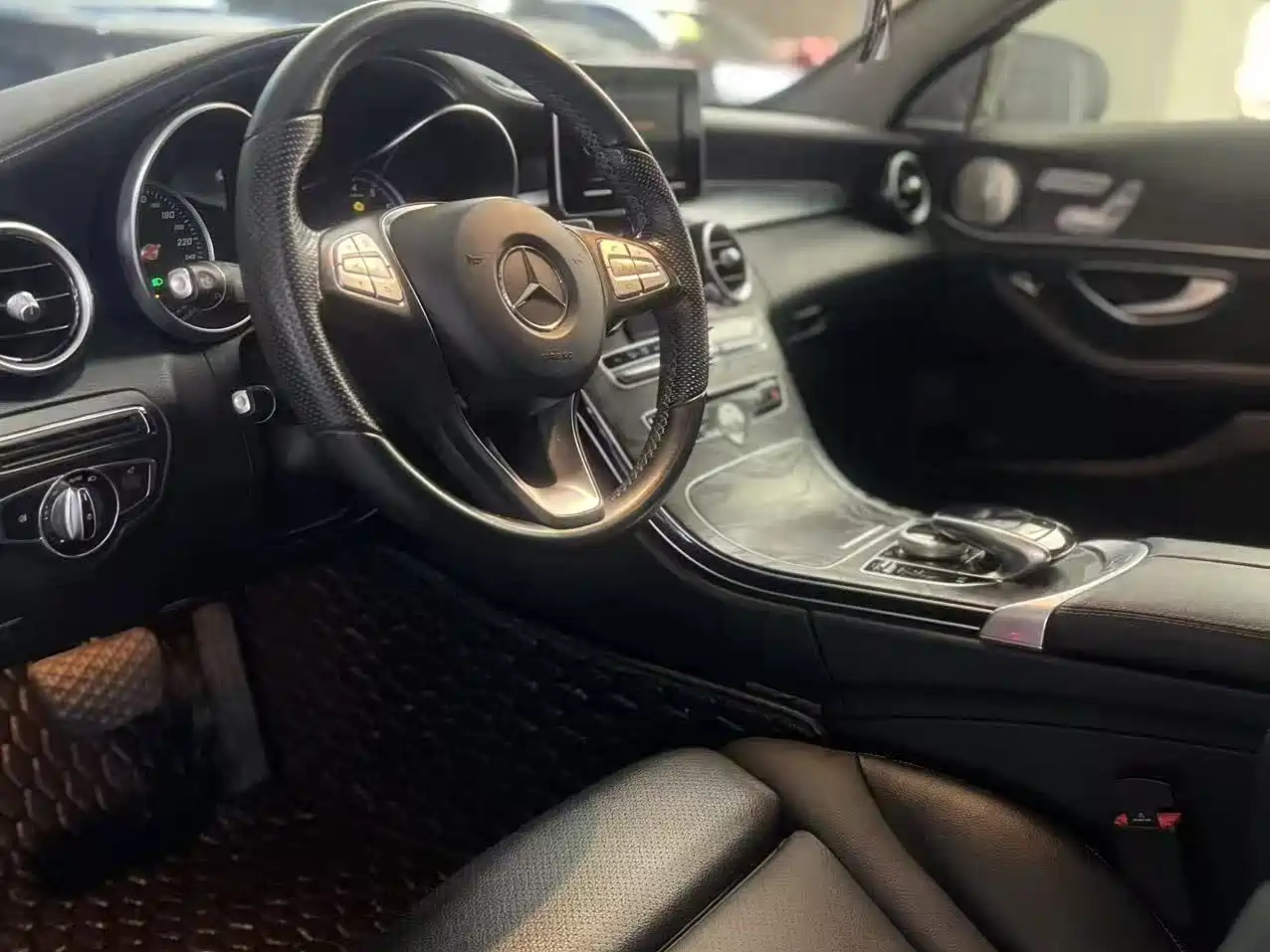 Mercedes-Benz C-Class 2015 Facelift C 200 L Sport фото 6