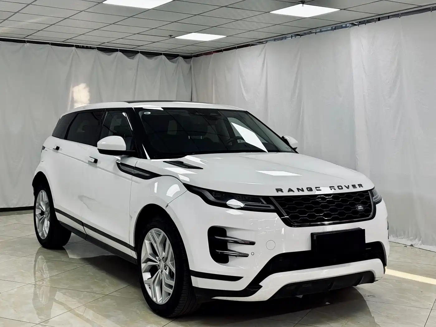 Land Rover Range Rover Evoque 2024 Range Rover Evoque L 200PS Glowing Elegance Edition фото 3