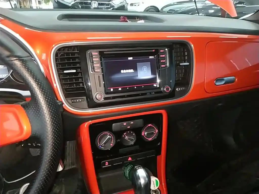 Volkswagen Beetle 2017 180TSI Enjoy фото 13