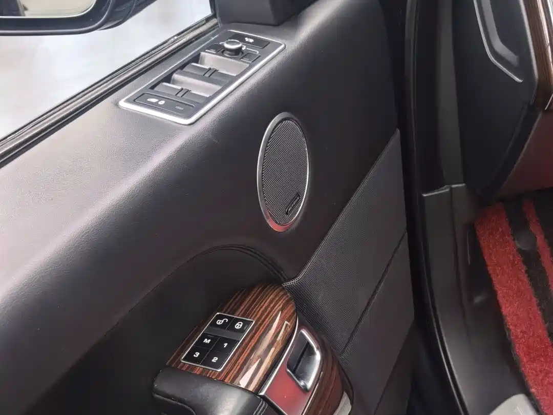Land Rover Range Rover 2015 3.0 TDV6 Vogue фото 13